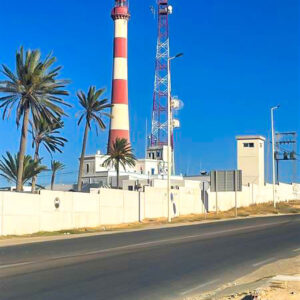 Malerischer Leuchtturm an der Tropenküste