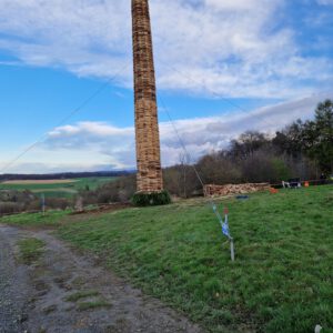 „Traditionelles Osterfeuer: Der höchste Holzturm der Region“
