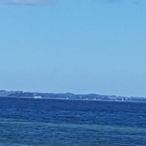 Segelboot auf weitem Ozean mit Horizont - Original Gemälde