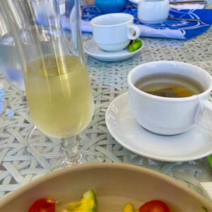 Vatertags-Frühstück Sekt, & eine Tasse Tee