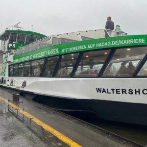 Die Fähre „WALTERSHOF“ an den Landungsbrücken