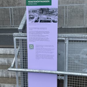 Fensteröffnungen des Flakturms – Historische Infotafel