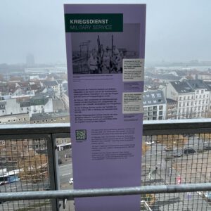 Kriegseinsatz – Infotafel zum Personal des Flakturms
