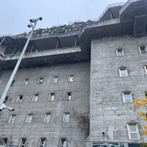Riesiger Flakturm aus dem Zweiten Weltkrieg in Humboldthain