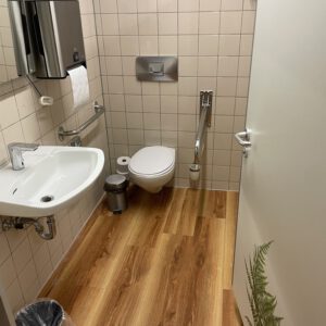 Barrierefreies Sanitärraum im Hotel
